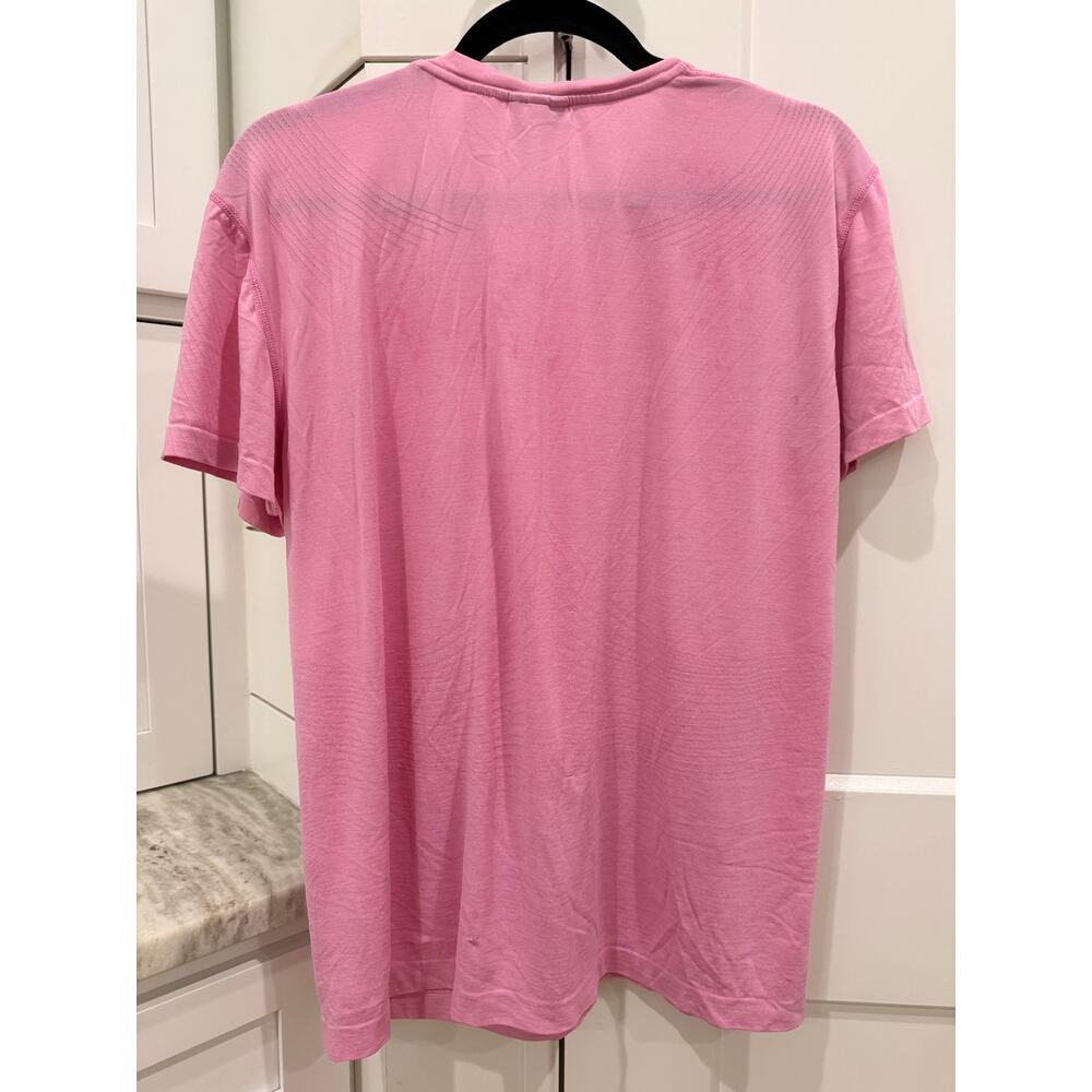 366- JUST STRONG Laser Seamless Workout Tee in Bubblegum in Sz L